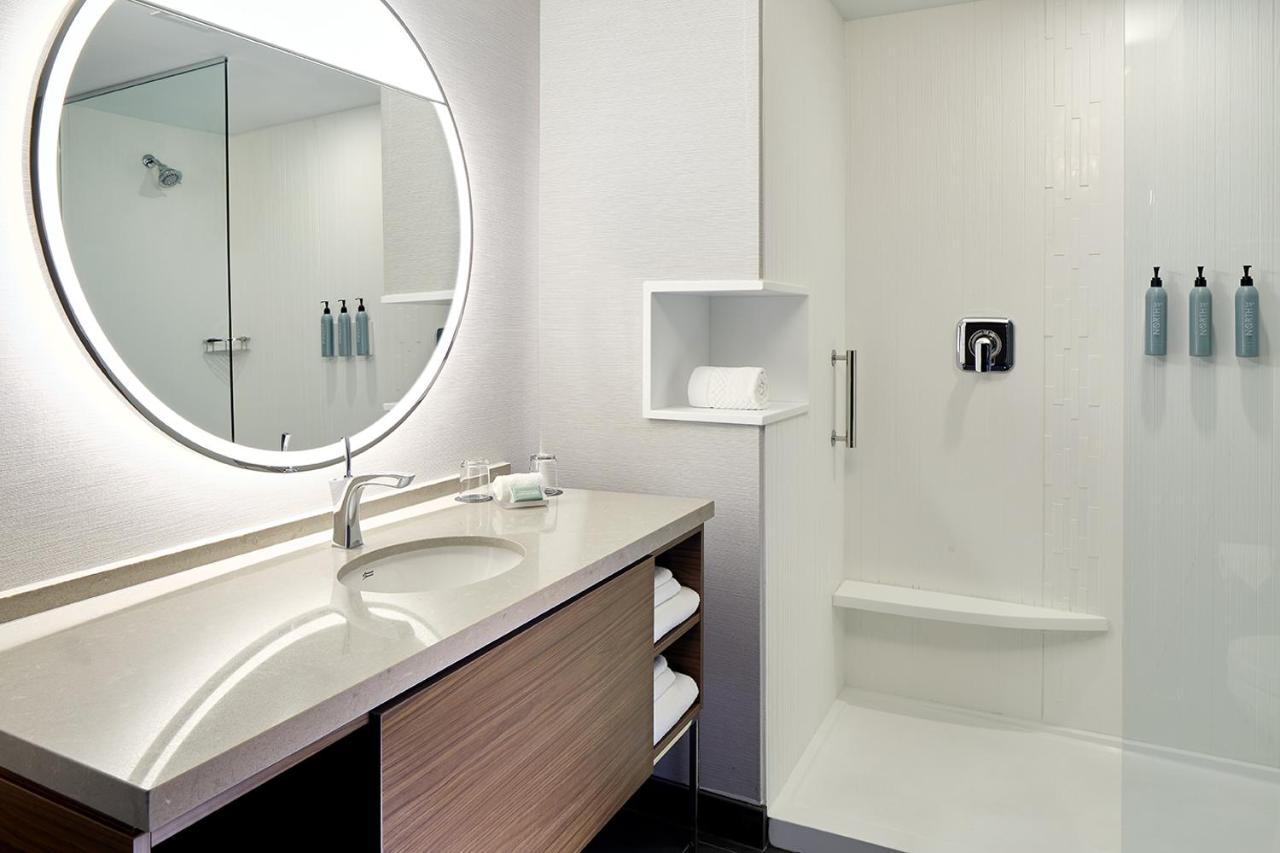 فندق Courtyard Montreal Midtown المظهر الخارجي الصورة