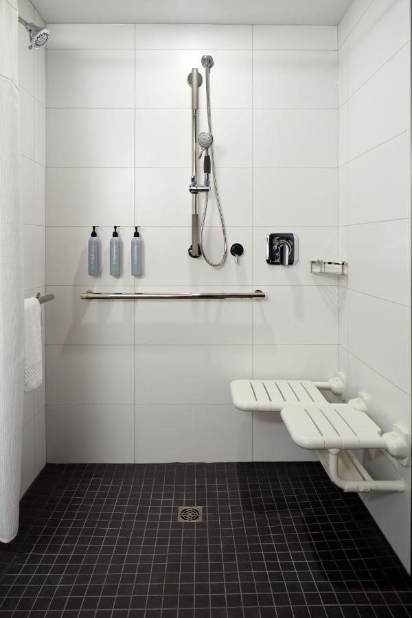 فندق Courtyard Montreal Midtown المظهر الخارجي الصورة