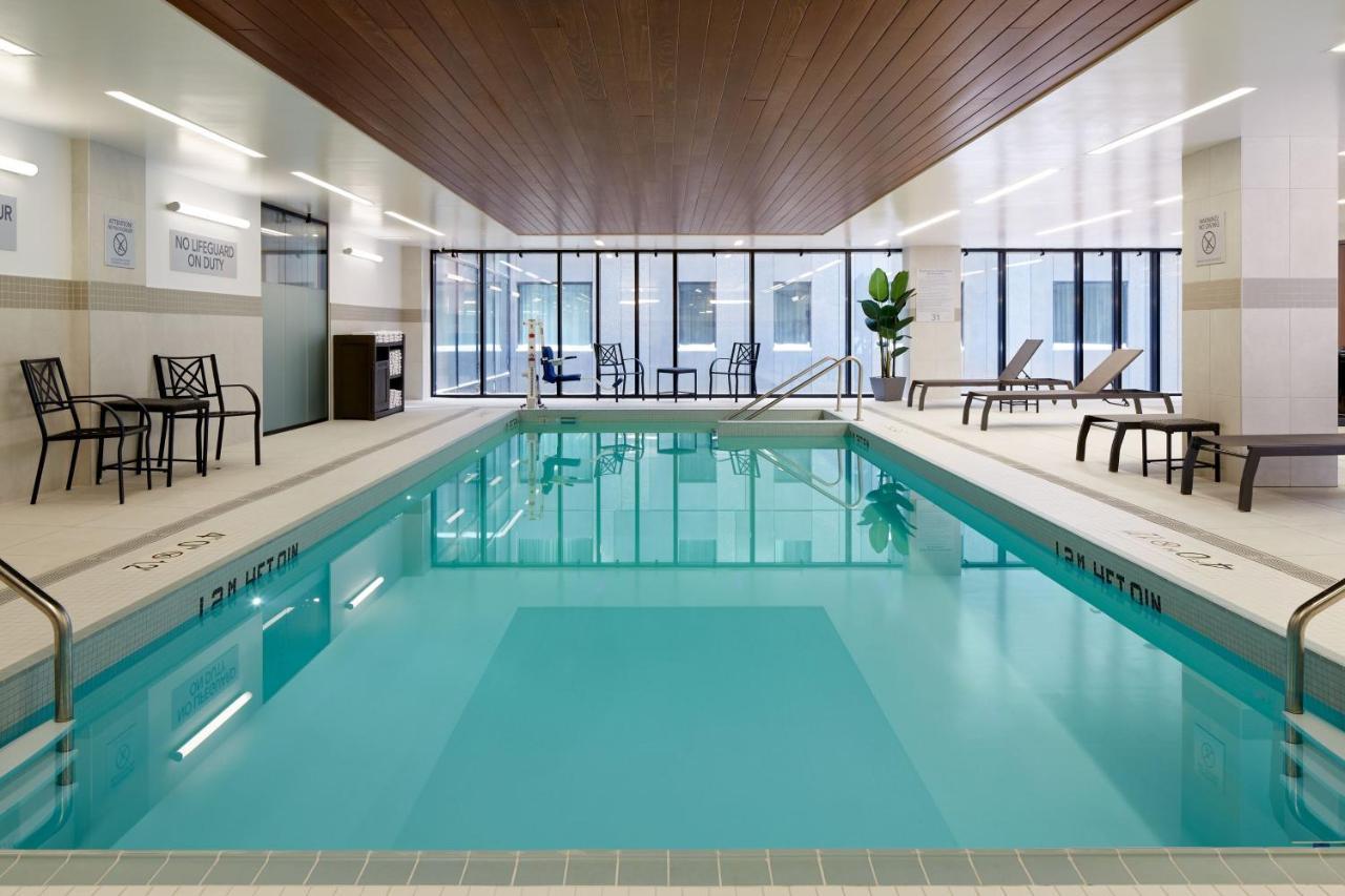 فندق Courtyard Montreal Midtown المظهر الخارجي الصورة