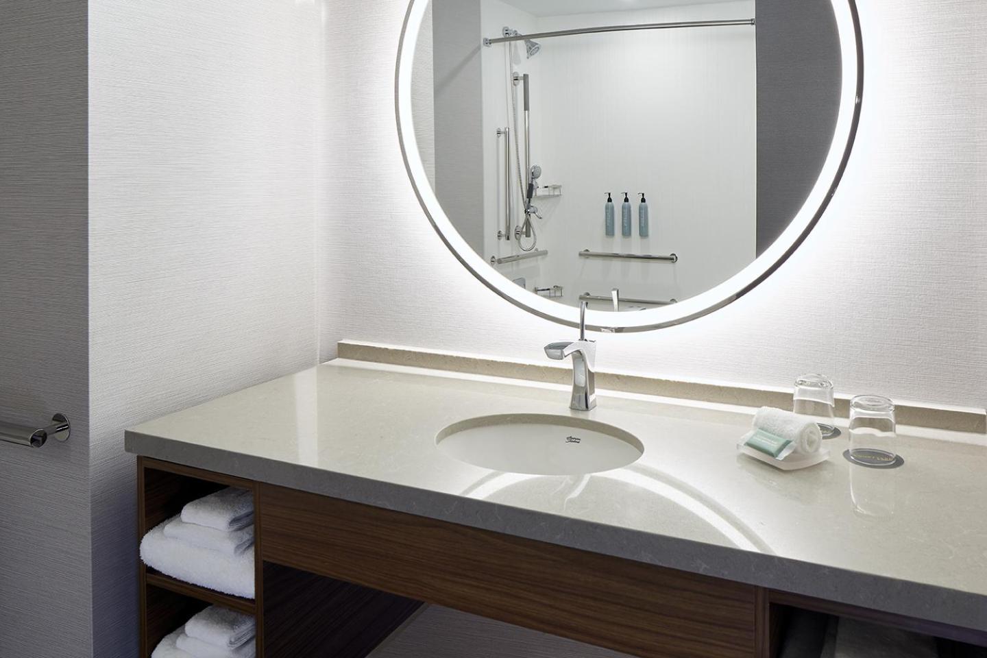 فندق Courtyard Montreal Midtown المظهر الخارجي الصورة